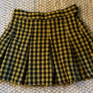 Kjol - Tyg kjol i bra skick. 