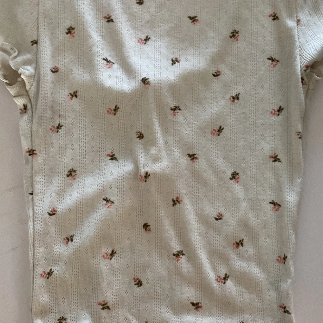 blommig kortärmad topp <3 - 90