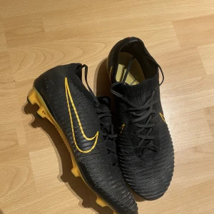 Nike mercurial vapor Ultra Flyknit - Säljer detta sällsynta par! Storlek 42,5 (lappen sitter ej kvar)  Känns som 42 Pris kan diskuteras