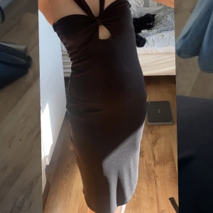 Klänning - Jättefin klänning som är använd 2 gånger bara❤️kolla gärna min profil o bio🥰