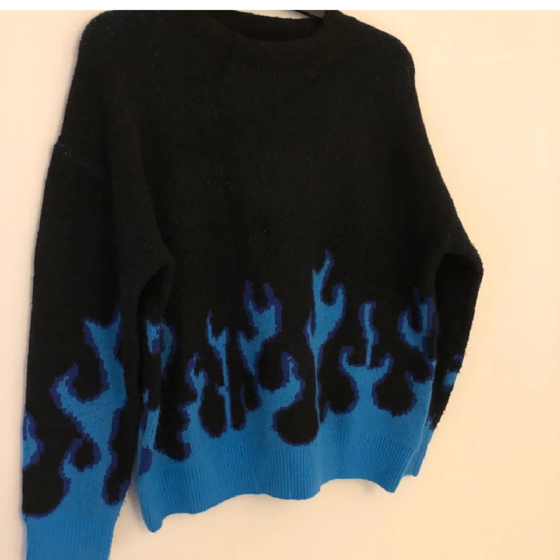 Stickad tröja med eldflammor🔥 - 90