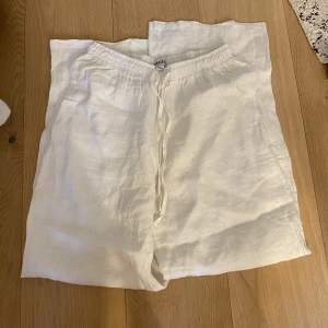 Madlady linnebyxor  - Jätte fina, jätte bra skick💕💕säljer för jag inte använder dom 
