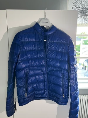 Moncler  - Moncler Acorus. Fint skick 8,5/10. Moncler Acorus  Strl 3. Vid intresse, bara fråga om fler frågor!