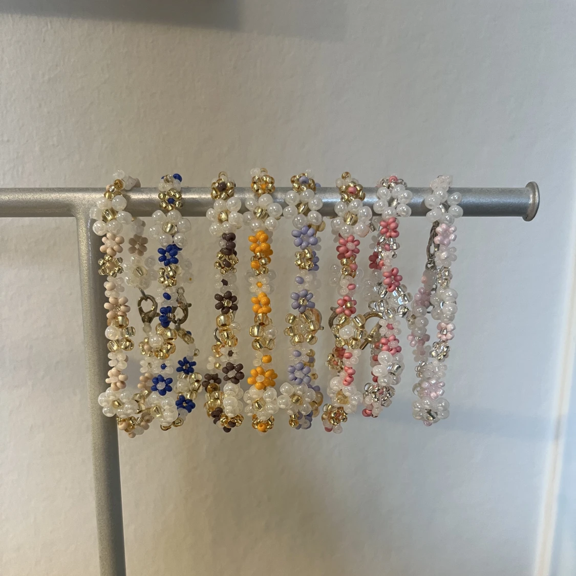 Egengjorda pärlarmband 