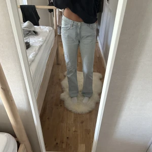Jeans - Jättefina jeans från Carlings, knappt använda! Säljer då de är för stora🤍🤍 Nypris 599
