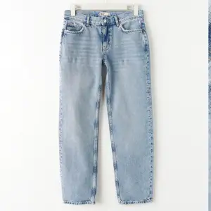 Säljer dessa fina jeans. Stl 40. Andvända fåtal gånger o är i bra skick. Köparen stå för frakten. Nypris 500 men tänker mig 200. Pris kan diskuteras:)