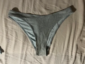 Underdel - Underdel till förra annonsen, hör av dig om du vill köpa båda , 100kr för båda eller 75kr styck. För att använda köp nu så måste jag ändra priset k appen så dm mig först