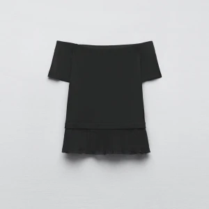 Zara topp - Super snygg topp från zara aldrig använd med lappen kvar!💓💓