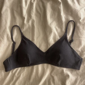 bikini topp  - aldrig använd! grå/blå typ💕