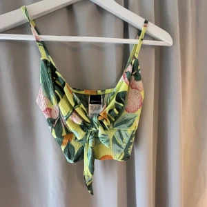 Topp från Gina  - Fin söt sommartopp från Gina 