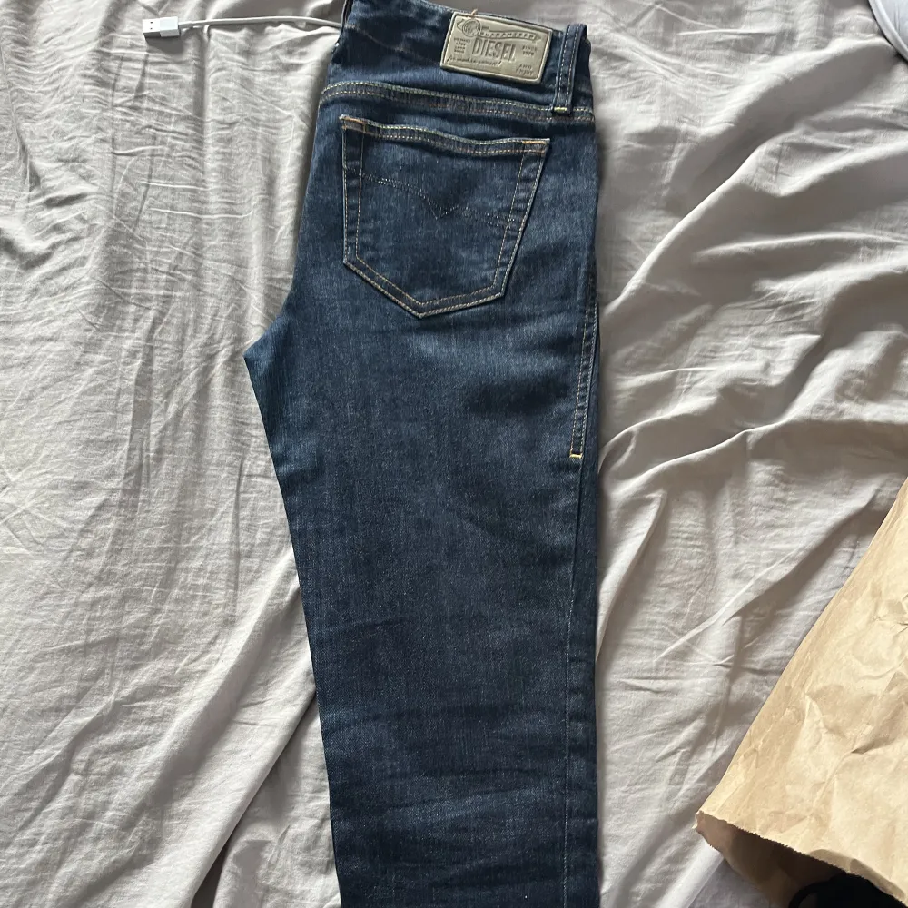 Ett par till diesel jeans som är för små. Jeans & Byxor.