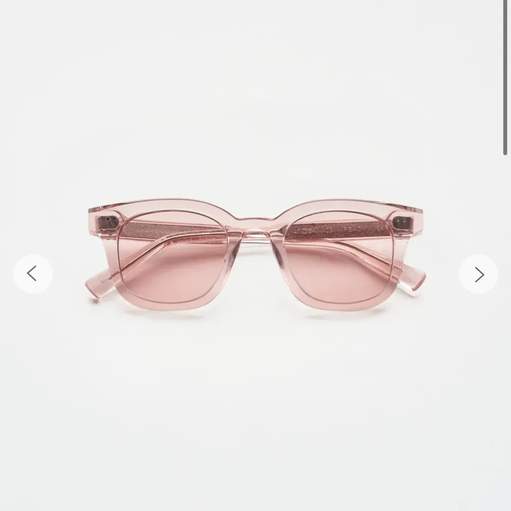 Rosa chimi solglasögon i modellen 02. Glasögonen är helt oanvända, boxen tillkommer och puttsduken är inplastad✨🕶️. Accessoarer.