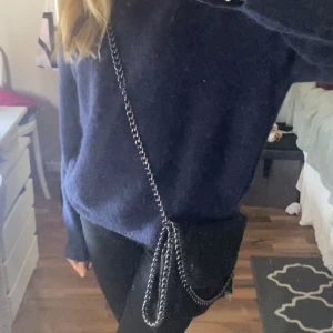 Kedjeväska - Jag säljer min kedjeväska som är helt oanvänd alltså helt nyskick