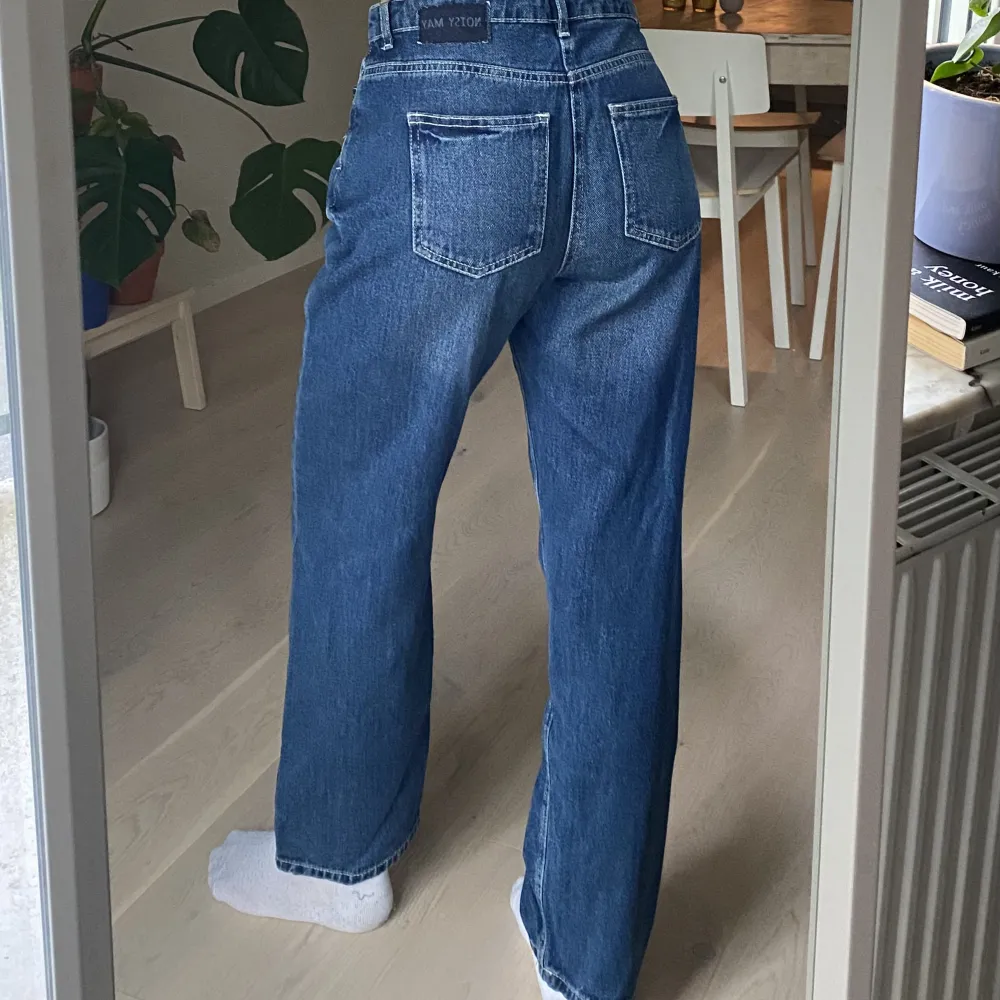 Mörkblå jeans från Noisy May i modellen Brooke. Storlek 27/32. Sparsamt använda så i fint skick!. Jeans & Byxor.