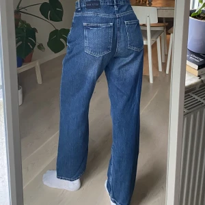 Jeans Noisy May - Mörkblå jeans från Noisy May i modellen Brooke. Storlek 27/32. Sparsamt använda så i fint skick!