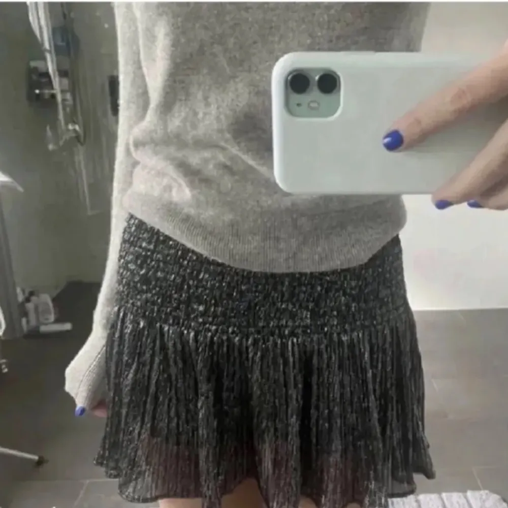 Säljer denna populära kjol från zara då jag inte använder dem längre 🥰strl S. Kjolar.