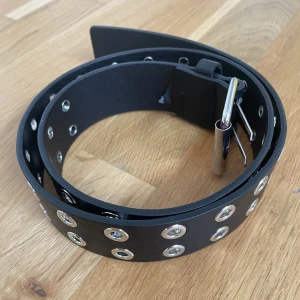 Trendigt skärp - Snyggt och trendigt skärp, oanvänd då de inte var min stil även därför jag säljer, pris kan diskuteras🫶🏻