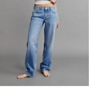 Mörkblåa jeans från Gina tricot  - Säljer mina jättefina jeans från Gina tricot 
