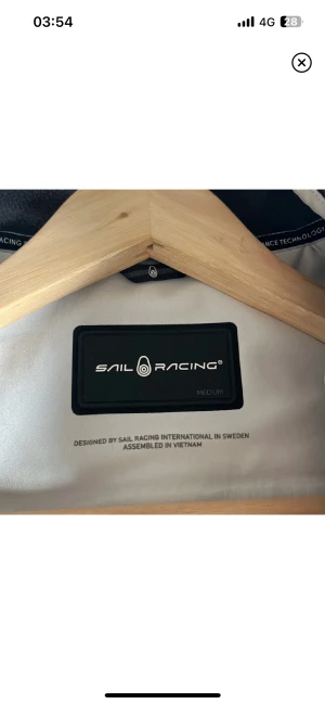 Sail racing tröja - Använt ett par gånger men vill sälja för att den är för liten, lite fläckig