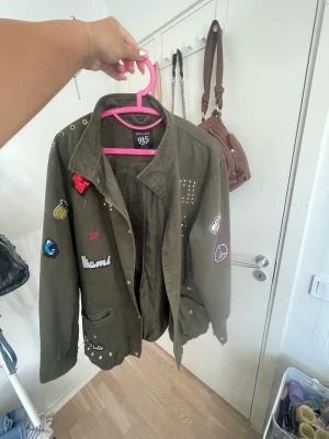 Jacka - Cool jacka passar xs/s 