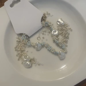 Armband  - Armband i rocaillespärlor med elastisk tråd