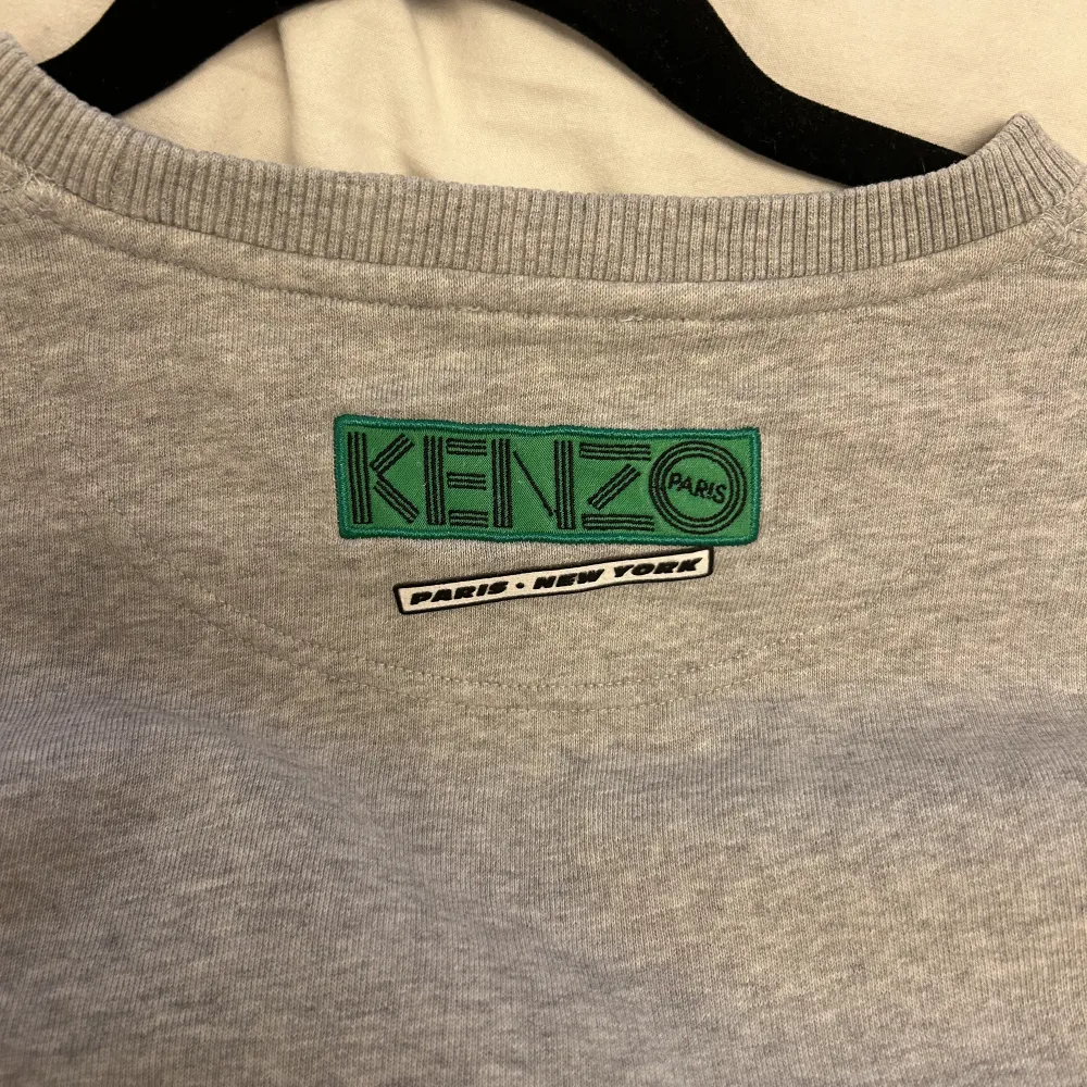 Limited edition Sweatshirt från kenzo, i storlek M . Tröjor & Koftor.