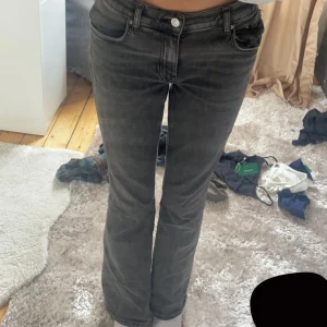 Jeans - Gina bootcut jeans. säljer för att dom är förstora