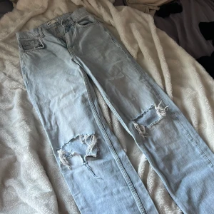 Ljus blåa jeans - Använda ca 5 gånger 