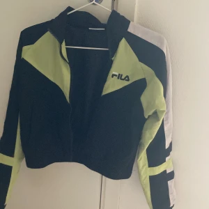 Fila jacka  - Tidigare favorit men väldigt sparsamt använd, super cool 