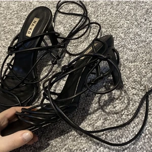 Svarta klackskor med snörning - Jättefina klackskor med snörning, fint skick 💕