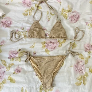Bikini - Sååå fin guldig bikini från H&M 😍
