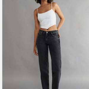 Super fina jeans men tyvärr för små för mig💕 ny pris är 499kr
