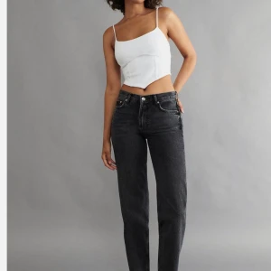 Jeans  - Super fina jeans men tyvärr för små för mig💕 ny pris är 499kr
