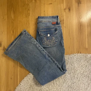 flared jeans hm - säljer mitt par av dom populära flared jeansen från hm❤️‍🔥❤️‍🔥