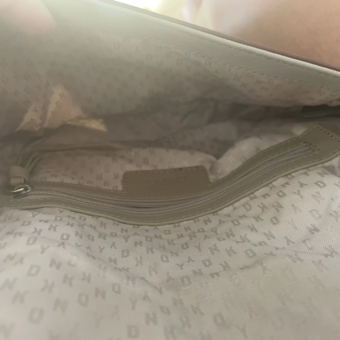 Axelväska DKNY - 90