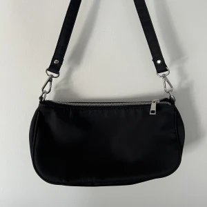 Väska - Så snygg väska från Gina Tricot, använd fåtal gånger!🖤