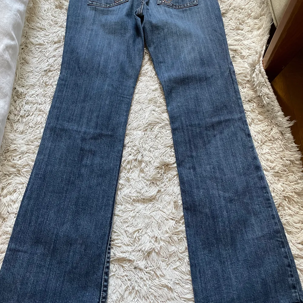 Lågmidjade jeans från esprit, säljer pga lite för små för mig tyvärr.. Jeans & Byxor.