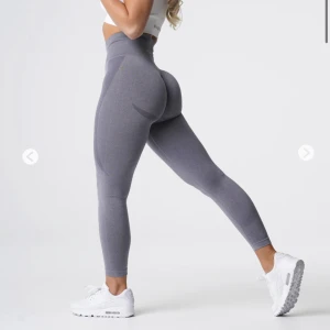 Nvtgn contour seamless M - Nvtgn contour seamless leggings i grey stl M, helt nya utan prislapp, köpte för 605 kr + frakt, säljer för 500 kr