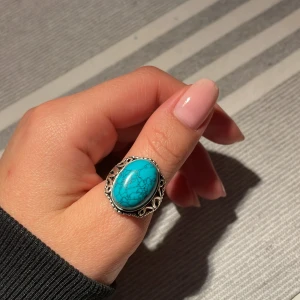 Ring  - Cool ring med turkos Sten🩵