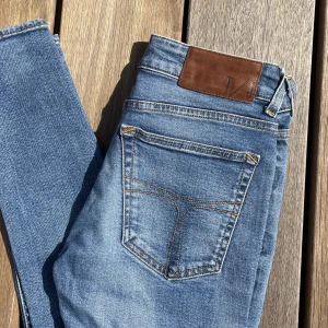 Tiger of sweden jeans - Ett par ljusblå tighta jeans från tiger of sweden