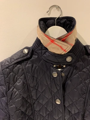 Burberry jacka - Jacka från burberry, använd fåtal gånger. 