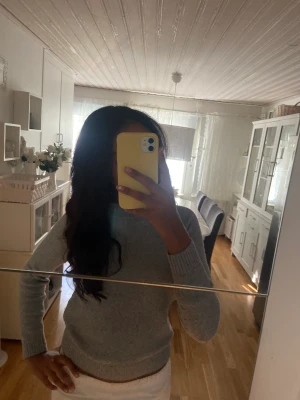 Grå stickad tröja  - Snygg grå stickad Tröja! Från vero Moda säljer billigt! ❤️