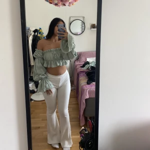 Blus  - Festblus väldigt fin o passar till de mesta, använt 2-3 ggr 