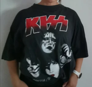 Kiss t-shirt XL - Kiss t-shirt storlek XL, från Alive Worldwide 96/97. 