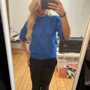 Blå tröja  - Super fin blå tröja med trekvarts armar! 