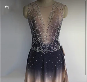 Konståkningsklänning  - Konståkningsklänning med mycket kristaller (alla kvar) Stl XS  🌸⛸Handgjord med Kristaller. Mkt fin. Nytvättad. 