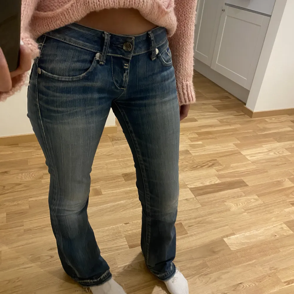 G-star jeans, har defekt längst !hällarna! Innersöm är 79 och midjemått rakt över 30.. Jeans & Byxor.