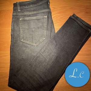 Jeans från Tiger of Sweden | Storlek 31/32 - Skicket på jeansen är mycket bra, utan defekter - Pris: 299kr Nypris: 1,400kr