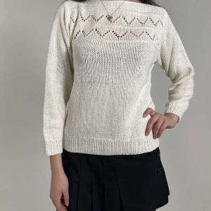 Handstickad vit tröja  - Handstickad vit tröja  Storlek: S/M Pris: 179kr Frakt: 60kr