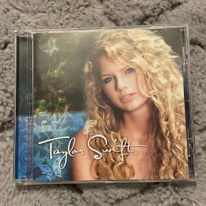 Debut cd - Helt ny, rensar i samlingen. Nypris 118kr + frakt 